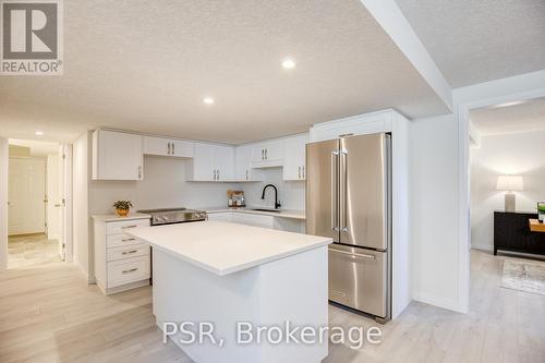 47 Queensbrook Crescent, Cambridge, ON - Indoor Photo Showing Kitchen