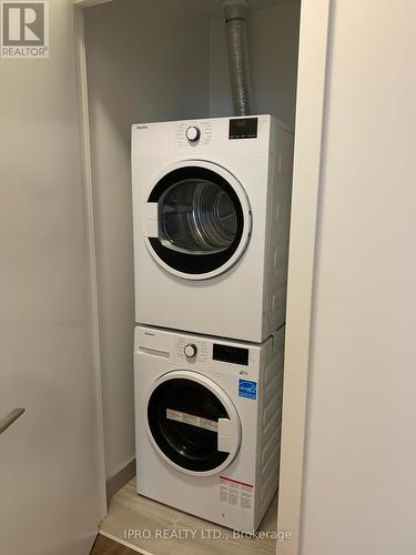 211 - 15 Wellington Street S, Kitchener, ON - Indoor Photo Showing Laundry Room