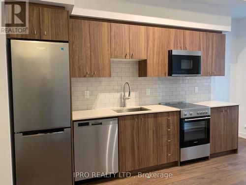 211 - 15 Wellington Street S, Kitchener, ON - Indoor Photo Showing Kitchen