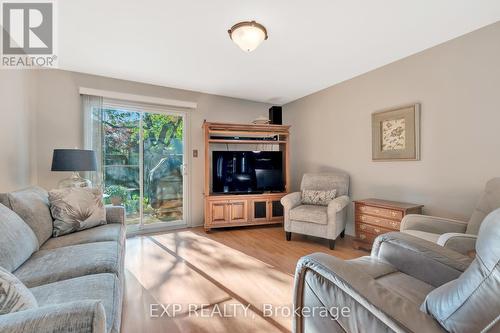 95 First Road W, Hamilton, ON - Indoor Photo Showing Living Room