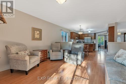 95 First Road W, Hamilton, ON - Indoor Photo Showing Living Room