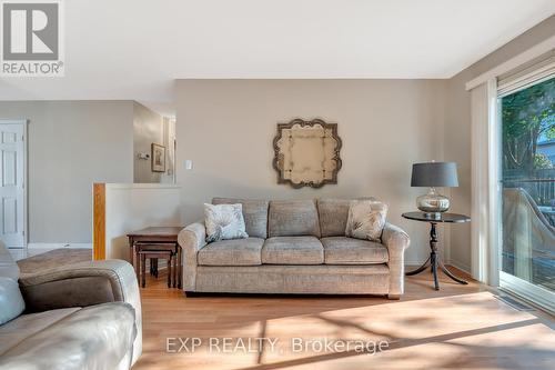 95 First Road W, Hamilton, ON - Indoor Photo Showing Living Room