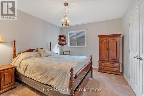 95 First Road W, Hamilton, ON - Indoor Photo Showing Bedroom