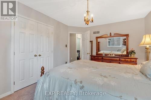 95 First Road W, Hamilton, ON - Indoor Photo Showing Bedroom