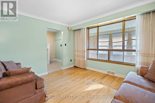 9 King Street, Thorold, ON - Indoor Photo Showing Living Room