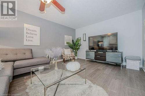 260 Chesley Street, Hamilton, ON - Indoor Photo Showing Living Room