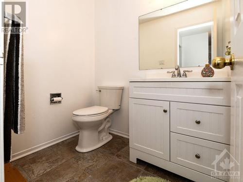 23 Pittaway Avenue, Ottawa, ON - Indoor Photo Showing Bathroom