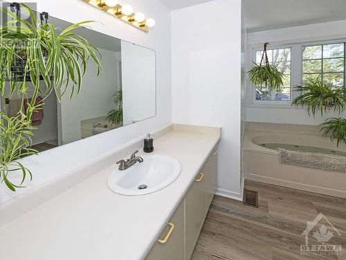 23 Pittaway Avenue, Ottawa, ON - Indoor Photo Showing Bathroom