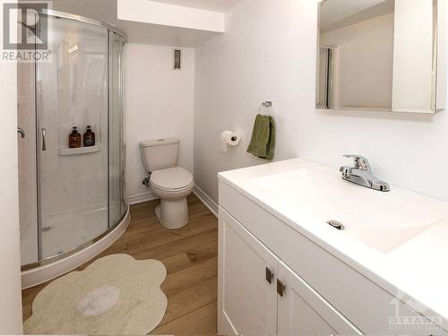 23 Pittaway Avenue, Ottawa, ON - Indoor Photo Showing Bathroom