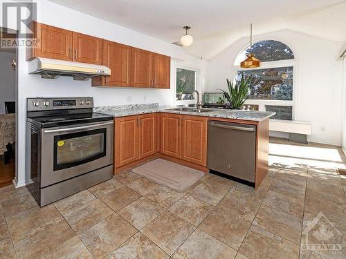 23 Pittaway Avenue, Ottawa, ON - Indoor Photo Showing Kitchen