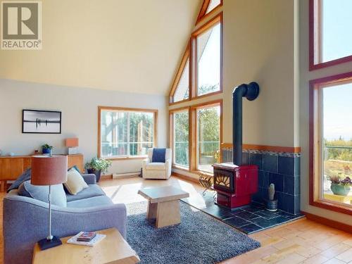 6268 Shelter Point Road, Texada Island, BC - Indoor Photo Showing Living Room