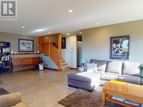 6268 Shelter Point Road, Texada Island, BC - Indoor Photo Showing Living Room