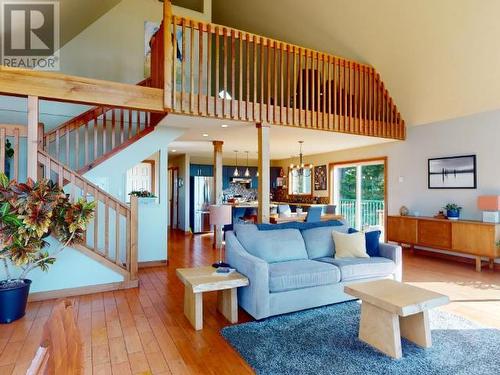 6268 Shelter Point Road, Texada Island, BC - Indoor Photo Showing Living Room