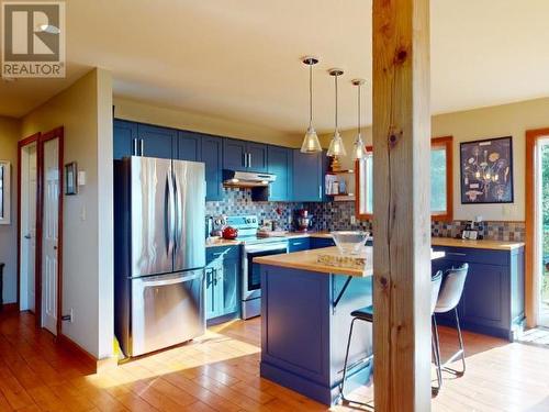 6268 Shelter Point Road, Texada Island, BC - Indoor Photo Showing Kitchen