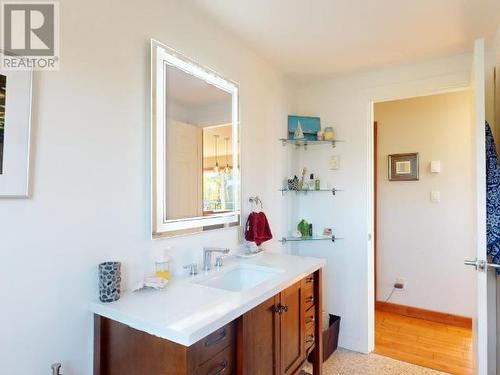 6268 Shelter Point Road, Texada Island, BC - Indoor Photo Showing Bathroom