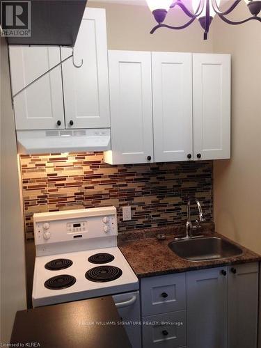 9 Simcoe Street, Kawartha Lakes, ON - Indoor Photo Showing Kitchen