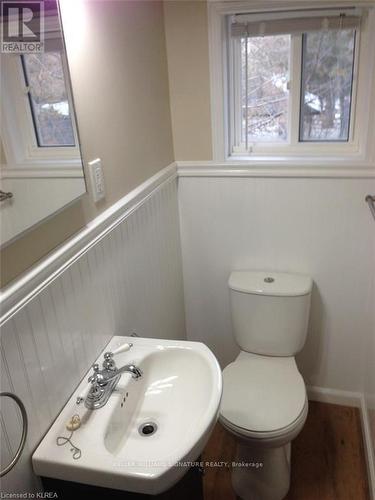 9 Simcoe Street, Kawartha Lakes, ON - Indoor Photo Showing Bathroom