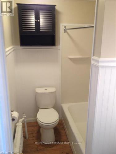 9 Simcoe Street, Kawartha Lakes, ON - Indoor Photo Showing Bathroom