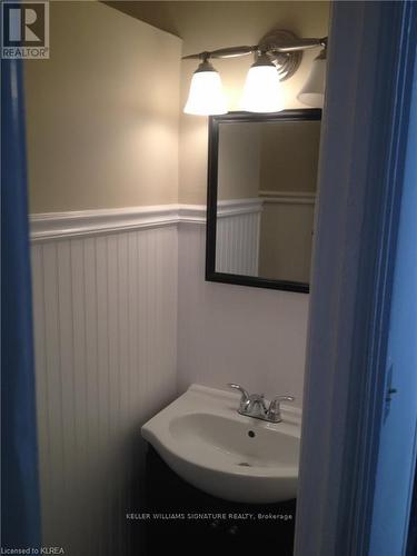 9 Simcoe Street, Kawartha Lakes, ON - Indoor Photo Showing Bathroom