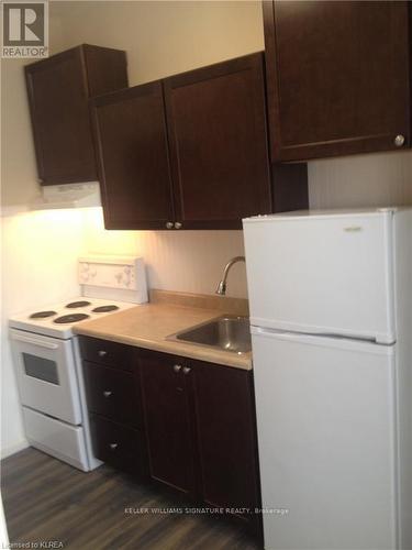 9 Simcoe Street, Kawartha Lakes, ON - Indoor Photo Showing Kitchen