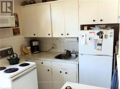 9 Simcoe Street, Kawartha Lakes, ON - Indoor Photo Showing Kitchen