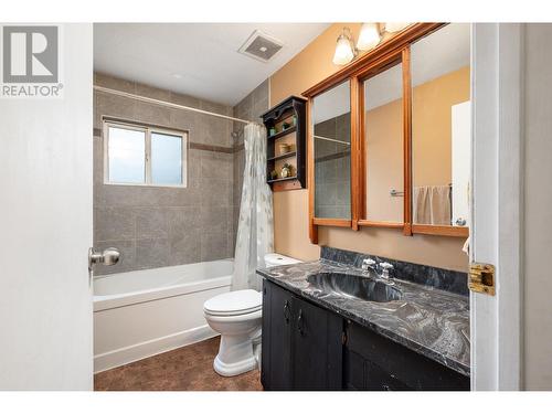 773 Heather Road, Lumby, BC - Indoor Photo Showing Bathroom