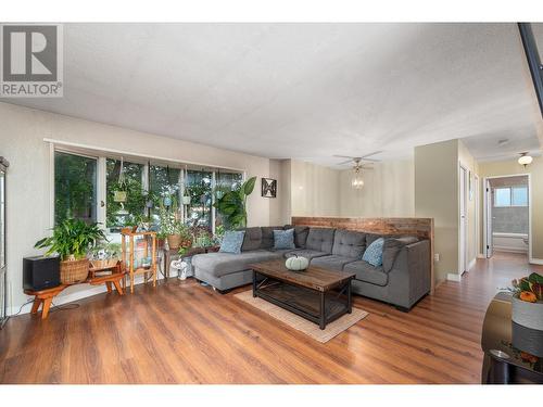 773 Heather Road, Lumby, BC - Indoor Photo Showing Living Room