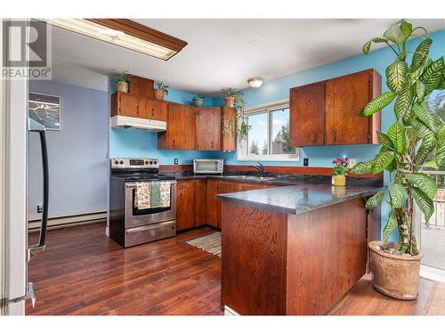 773 Heather Road, Lumby, BC - Indoor Photo Showing Kitchen