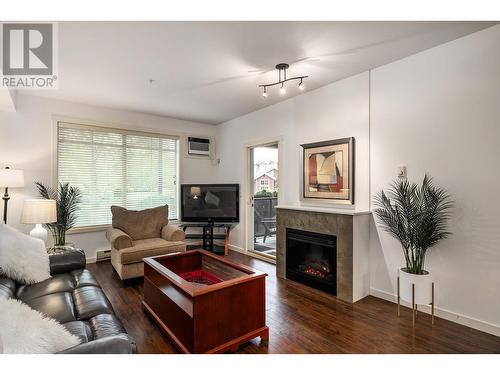 3739 Casorso Road Unit# 118, Kelowna, BC - Indoor Photo Showing Living Room With Fireplace