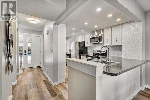 2125 Burtch Road Unit# 109, Kelowna, BC - Indoor Photo Showing Kitchen With Upgraded Kitchen