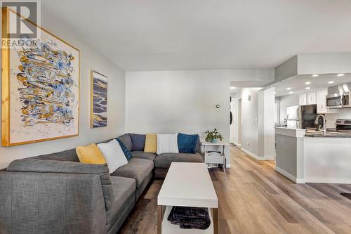 2125 Burtch Road Unit# 109, Kelowna, BC - Indoor Photo Showing Living Room