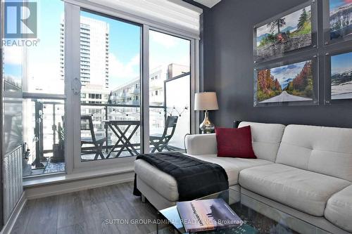 713 - 200 Sackville Street, Toronto, ON - Indoor Photo Showing Living Room