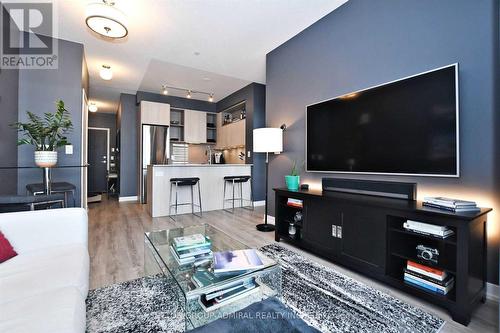 713 - 200 Sackville Street, Toronto, ON - Indoor Photo Showing Living Room