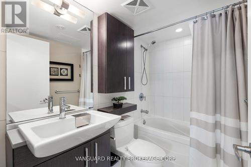 637 - 8 Telegram Mews, Toronto, ON - Indoor Photo Showing Bathroom