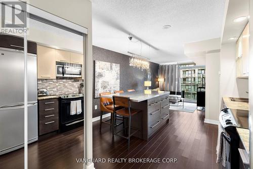 637 - 8 Telegram Mews, Toronto, ON - Indoor Photo Showing Kitchen With Upgraded Kitchen