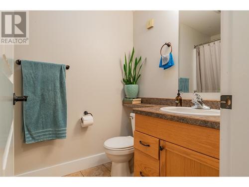 3712 5Th Avenue, Castlegar, BC - Indoor Photo Showing Bathroom