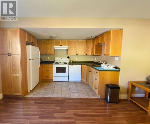 3712 5Th Avenue, Castlegar, BC - Indoor Photo Showing Kitchen