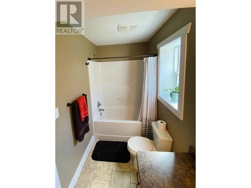 3712 5Th Avenue, Castlegar, BC - Indoor Photo Showing Bathroom