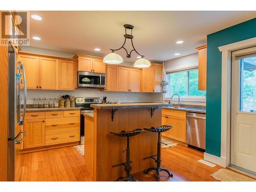 3712 5Th Avenue, Castlegar, BC - Indoor Photo Showing Kitchen