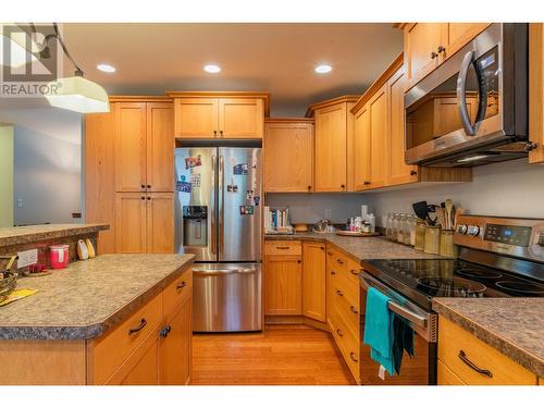 3712 5Th Avenue, Castlegar, BC - Indoor Photo Showing Kitchen