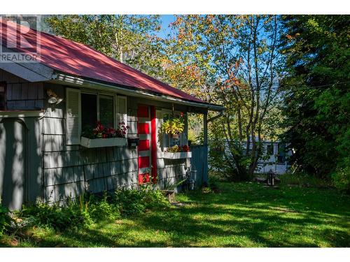 738 Meadowlark Lane, Castlegar, BC - Outdoor