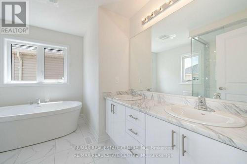 28 Rochester Drive, Barrie, ON - Indoor Photo Showing Bathroom