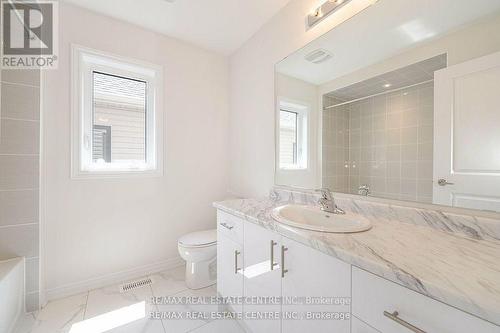 28 Rochester Drive, Barrie, ON - Indoor Photo Showing Bathroom