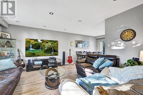 791 Arden Court, Oshawa, ON - Indoor Photo Showing Living Room