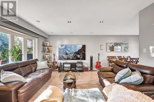 791 Arden Court, Oshawa, ON - Indoor Photo Showing Living Room