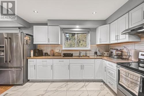 791 Arden Court, Oshawa, ON - Indoor Photo Showing Kitchen With Double Sink