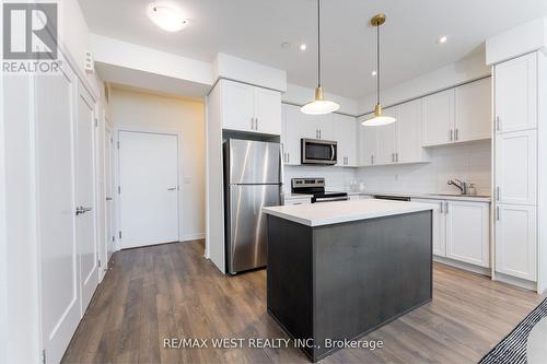 14 - 95 Eastwood Park Gardens, Toronto, ON - Indoor Photo Showing Kitchen With Upgraded Kitchen