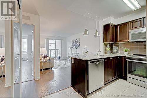 117 - 50 Via Rosedale, Brampton, ON - Indoor Photo Showing Kitchen