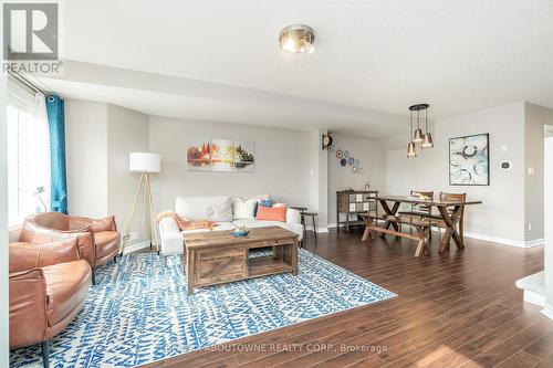 49 - 1489 Heritage Way, Oakville, ON - Indoor Photo Showing Living Room