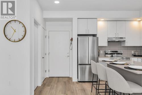 1057 Frost Road Unit# 105, Kelowna, BC - Indoor Photo Showing Kitchen With Stainless Steel Kitchen